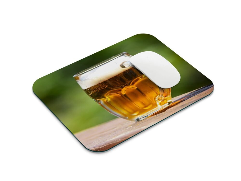 Söröscseppes egérpad számítógépes egérrel.