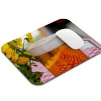 Sörö és virágok mintás egérpad egérrel.