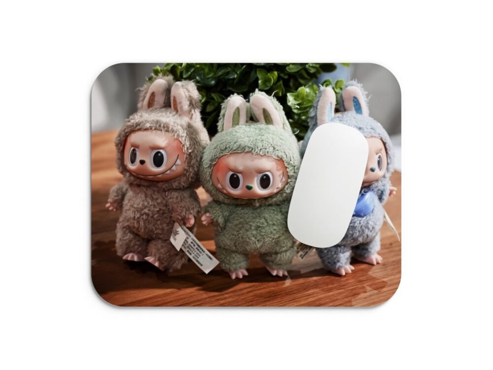 nyuszi jelmezben játékfigurás egérpad 002