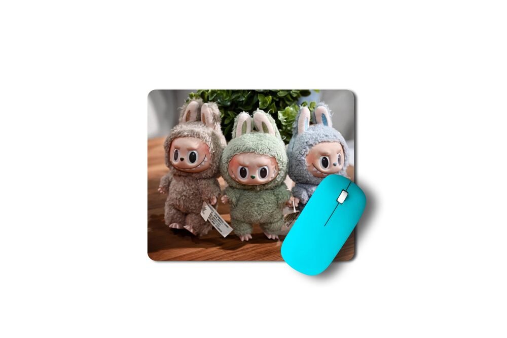 nyuszi jelmezben játékfigurás egérpad 003