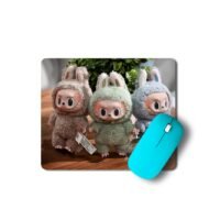 nyuszi jelmezben játékfigurás egérpad 003